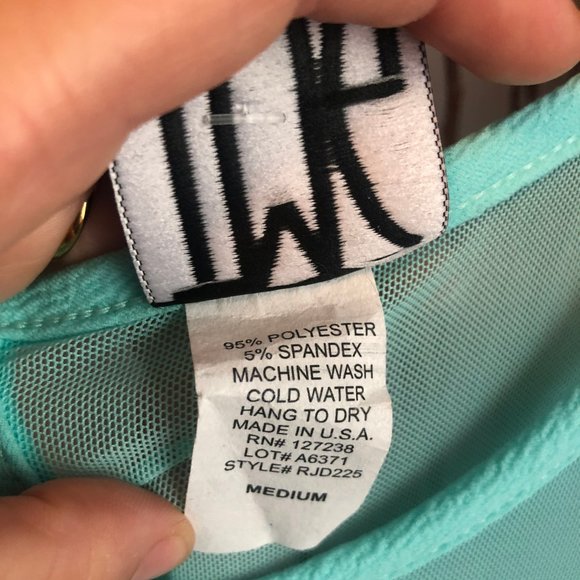 Cute Slim Fitting Summer Dress - Size Medium (fits size small) - Picture 5 of 5